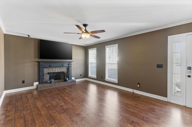 1325 Branchside Ct, Thompsons Station, TN 37179