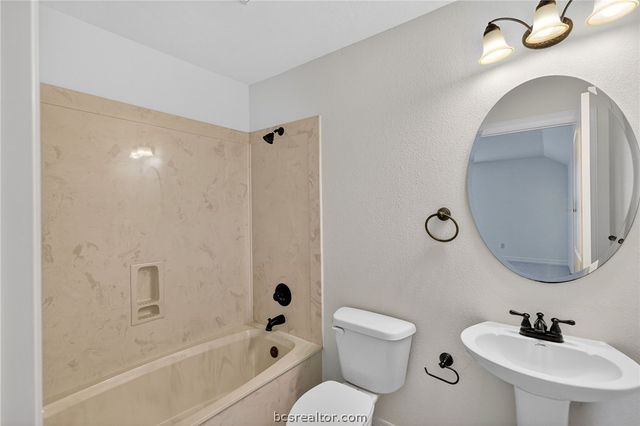 5308 Quaker Ridge Court, College Station, TX 77845