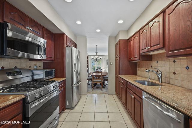 33 Culford Place, Morganville, NJ 07751