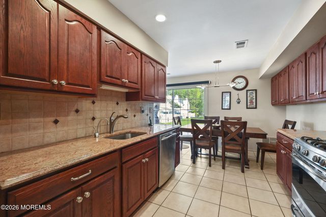 33 Culford Place, Morganville, NJ 07751