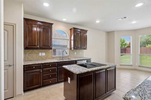 9509 Drovers View Trail, Fort Worth, TX 76131