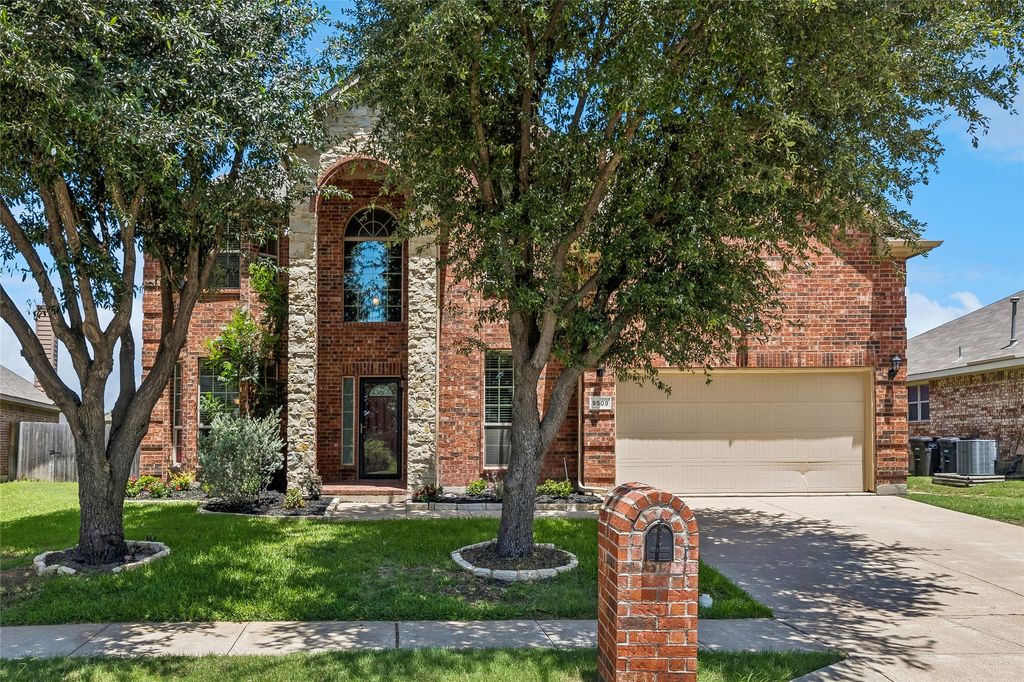 9509 Drovers View Trail, Fort Worth, TX 76131