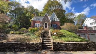 37 Otsego Rd, Worcester, MA 01609