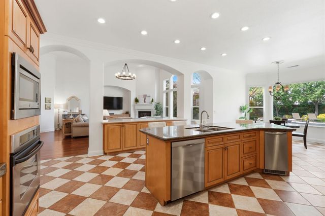 649 W Enterprise Avenue, Clovis, CA 93619