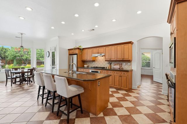 649 W Enterprise Avenue, Clovis, CA 93619