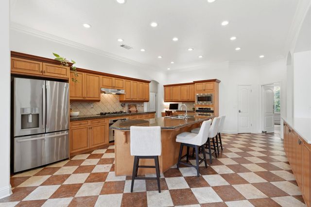 649 W Enterprise Avenue, Clovis, CA 93619