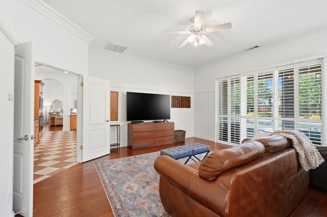649 W Enterprise Avenue, Clovis, CA 93619