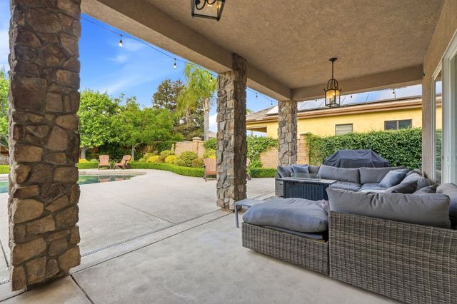 649 W Enterprise Avenue, Clovis, CA 93619