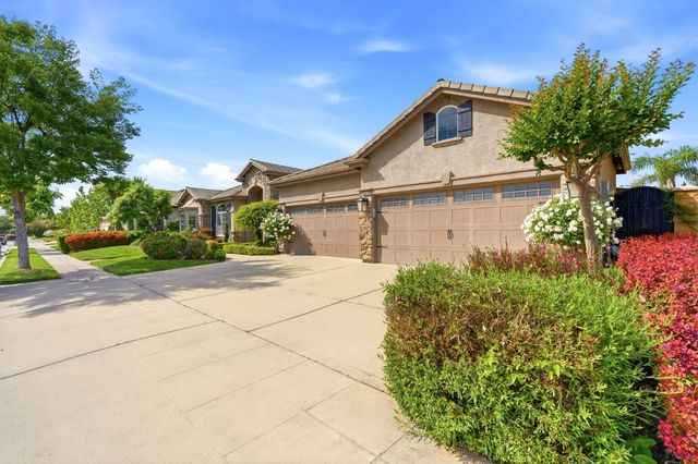 649 W Enterprise Avenue, Clovis, CA 93619