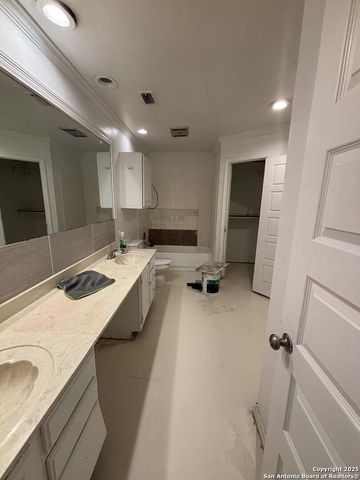 3918 Chimney Springs, San Antonio, TX 78247