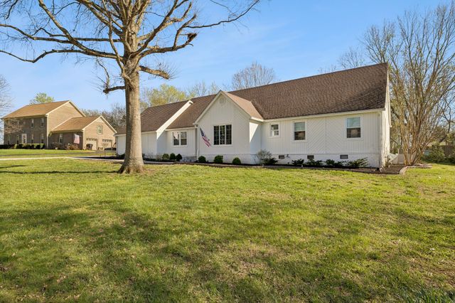 1437 Twin Feather Dr, Murfreesboro, TN 37129