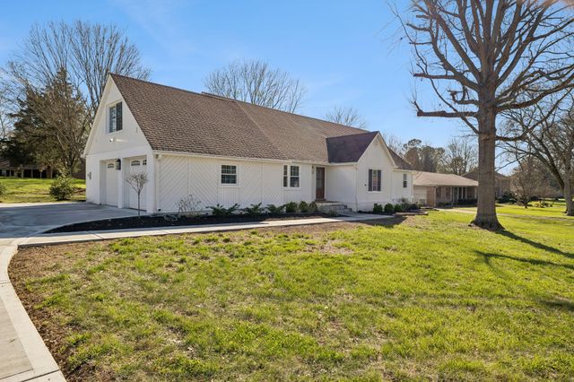 1437 Twin Feather Dr, Murfreesboro, TN 37129