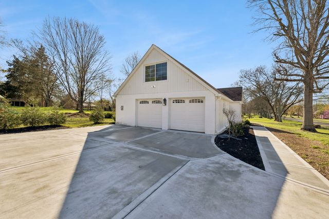 1437 Twin Feather Dr, Murfreesboro, TN 37129