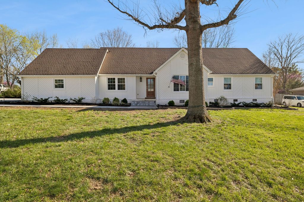 1437 Twin Feather Dr, Murfreesboro, TN 37129