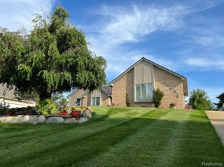 9095 Rotondo Drive, Hartland Township, MI 48855