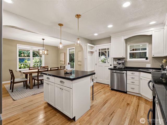 420 222nd Avenue NE, Sammamish, WA 98074