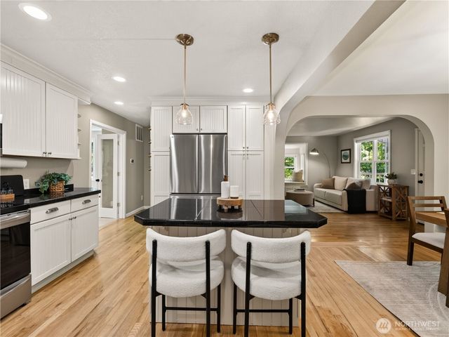 420 222nd Avenue NE, Sammamish, WA 98074