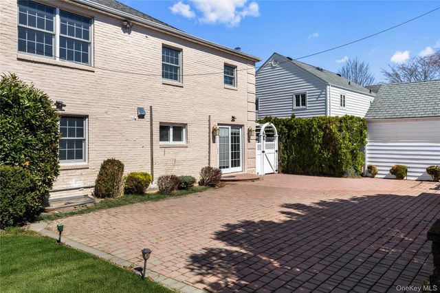 66 Wyatt Road, Garden City, NY 11530