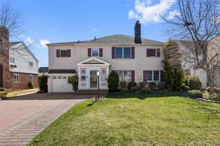 66 Wyatt Road, Garden City, NY 11530