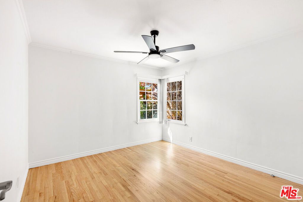 Image 14 of property listing at 5131 Don Pio Drive, Woodland Hills, CA 91364