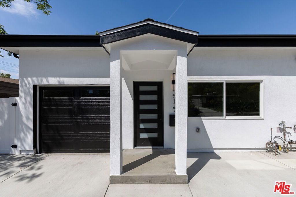 Image 17 of property listing at 5131 Don Pio Drive, Woodland Hills, CA 91364