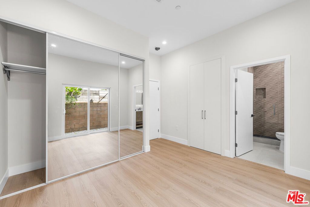 Image 22 of property listing at 5131 Don Pio Drive, Woodland Hills, CA 91364