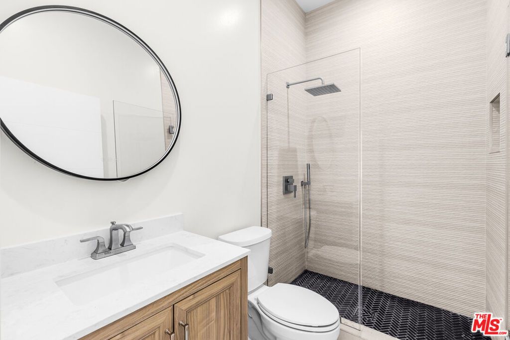 Image 26 of property listing at 5131 Don Pio Drive, Woodland Hills, CA 91364