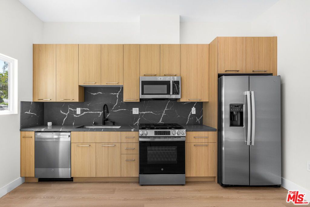 Image 29 of property listing at 5131 Don Pio Drive, Woodland Hills, CA 91364