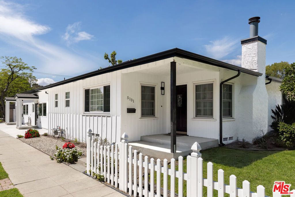 Image 3 of property listing at 5131 Don Pio Drive, Woodland Hills, CA 91364