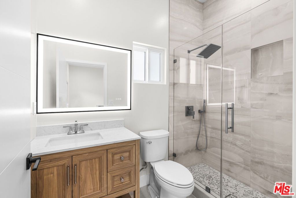 Image 33 of property listing at 5131 Don Pio Drive, Woodland Hills, CA 91364