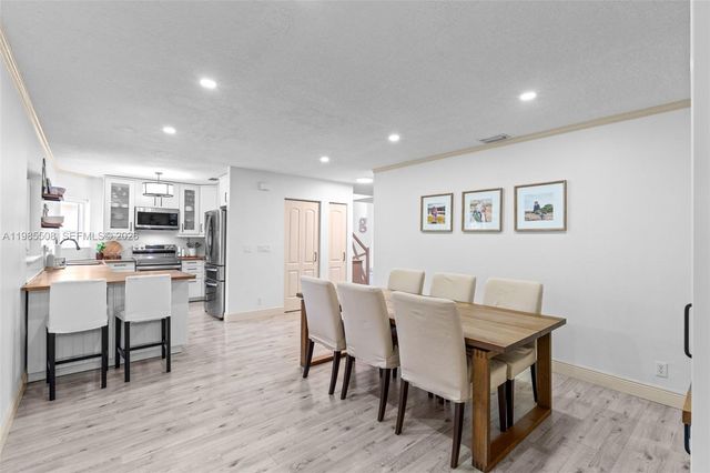 2590 N Rampart Way N, Cooper City, FL 33026