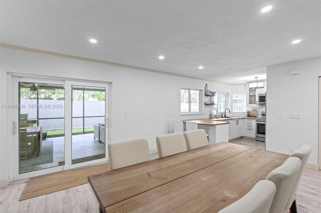 2590 N Rampart Way N, Cooper City, FL 33026