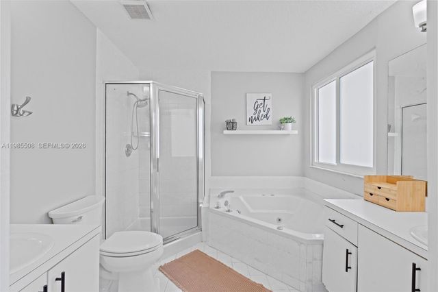 2590 N Rampart Way N, Cooper City, FL 33026