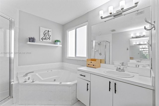2590 N Rampart Way N, Cooper City, FL 33026