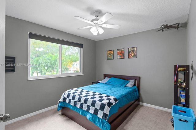 2590 N Rampart Way N, Cooper City, FL 33026