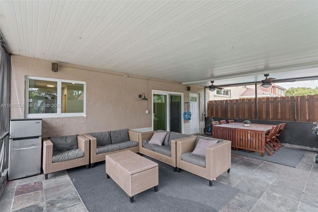 2590 N Rampart Way N, Cooper City, FL 33026