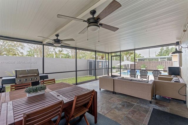 2590 N Rampart Way N, Cooper City, FL 33026
