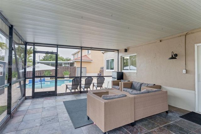 2590 N Rampart Way N, Cooper City, FL 33026