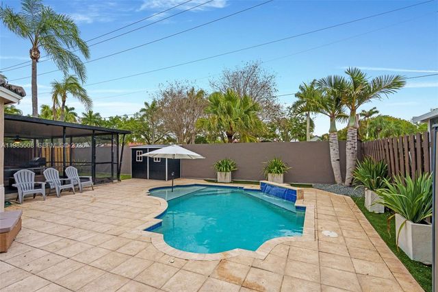 2590 N Rampart Way N, Cooper City, FL 33026