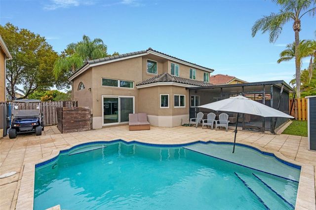 2590 N Rampart Way N, Cooper City, FL 33026