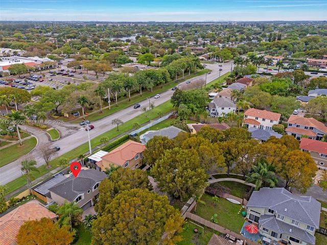 2590 N Rampart Way N, Cooper City, FL 33026