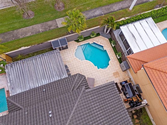 2590 N Rampart Way N, Cooper City, FL 33026