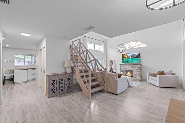 2590 N Rampart Way N, Cooper City, FL 33026