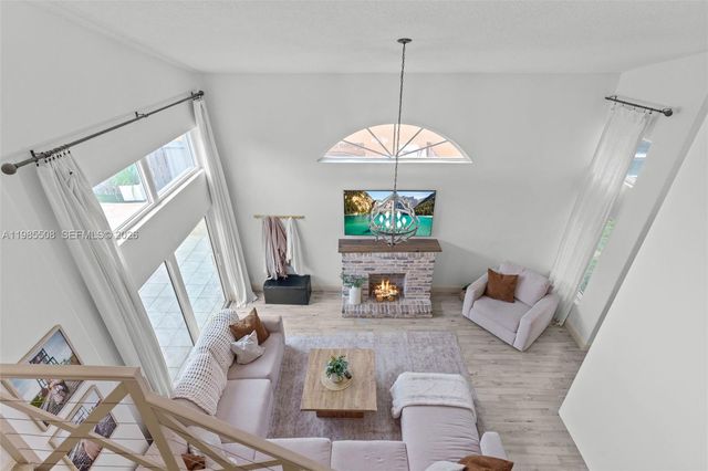 2590 N Rampart Way N, Cooper City, FL 33026