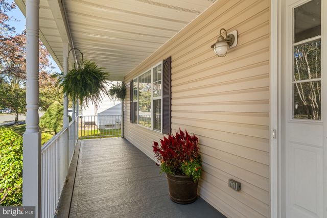 10 BLOSSOM DR, Ewing, NJ 08638