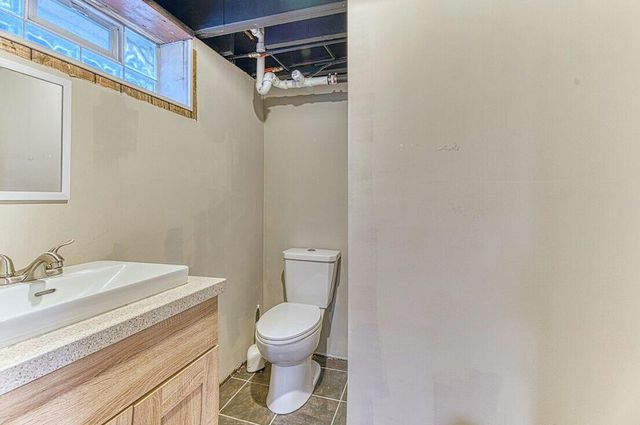 4666 S 50th STREET, Greenfield, WI 53220