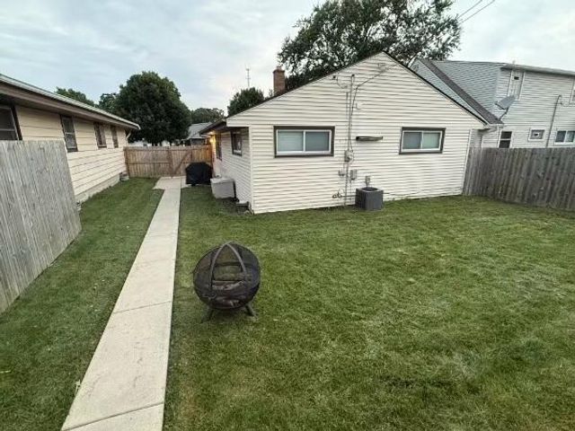 4666 S 50th STREET, Greenfield, WI 53220