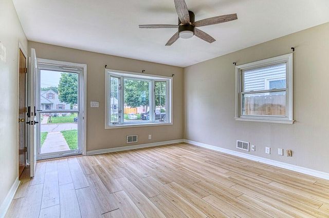 4666 S 50th STREET, Greenfield, WI 53220
