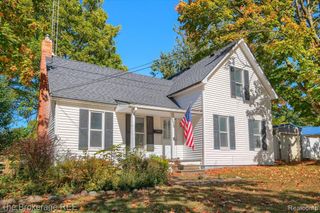 212 W Henry Street, Flushing, MI 48433
