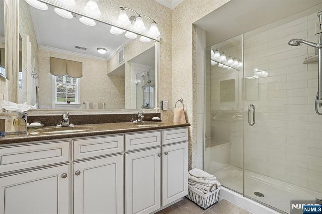 4 Slate Court, Woodland Park, NJ 07424